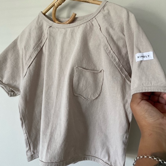 💢SOLD💢 Kindly bundle of 2 T-shirts - Picture 2 of 4